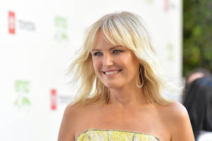 Caption: Bright And Bold - Malin Akerman In Yellow Tube Top Wallpaper