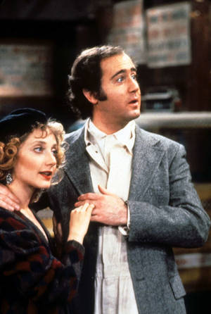 Caption: Carol Kane And Andy Kaufman At An Event Wallpaper