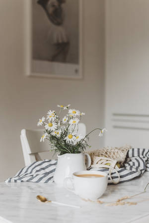 Caption: Elegant White Dining Room Decorated In A Daisy Aesthetic Wallpaper