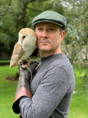 Caption: Highlight Of Talents - Thomas Lennon, The Prolific Entertainer Wallpaper