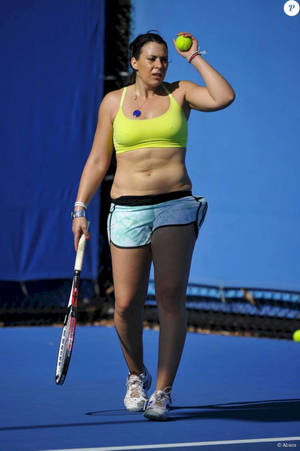 Caption: Marion Bartoli Splendid In Yellow Sports Bra Wallpaper