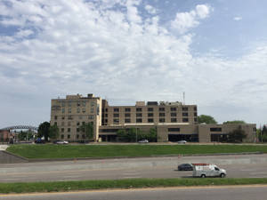 Caption: Saint Louis University Public Health Building Under Clear Blue Sky Wallpaper