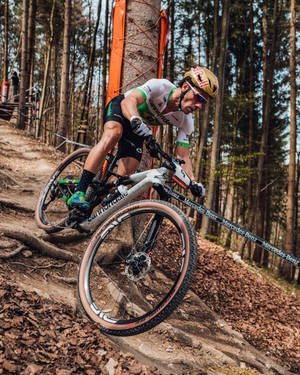 Caption: Thrilling Steep Ride With Cannondale 4k Mountain Bike Wallpaper