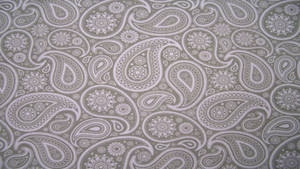 Captivating Grey Paisley Pattern Wallpaper