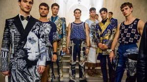 Captivating Models In Dolce & Gabbana’s New Collection Wallpaper