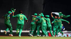 Captivating Moment Of The Pakistan Cricket Team Huddle In Victory Wallpaper