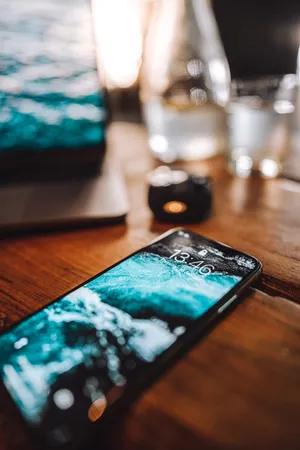 Captivating Splashing Water Phone Lock Screen Wallpaper