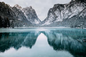 Capture The Beautiful Mountain Scenery In A Single Moment. Wallpaper