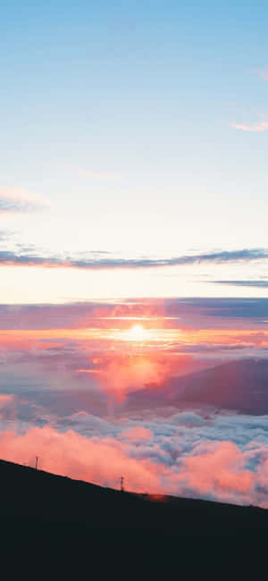 Capture The Beauty Of The Sunset With This Stunning Aesthetic Wallpaper. Wallpaper