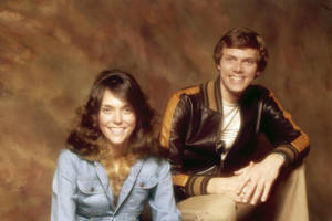 Carpenters Artist Portrait 1976 Wallpaper