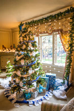 Celebrate The Holiday Season With A Beautiful Aesthetic Christmas Tree Wallpaper