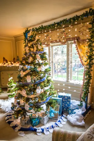Celebrate The Holiday Season With A Beautiful Aesthetic Christmas Tree Wallpaper
