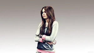 Celebrity Miley Cyrus Hands Crossed Wallpaper