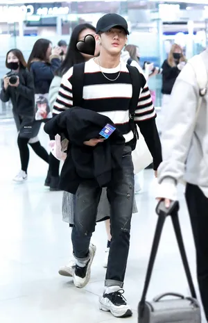 Changbin With Fans Wallpaper