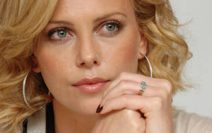 Charlize Theron In Bangle Earrings Wallpaper