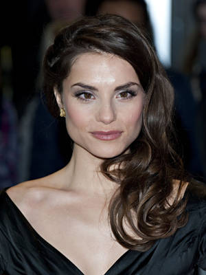 Charlotte Riley Elegant Look Wallpaper