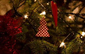 Checkered Christmas Tree Ornament Wallpaper