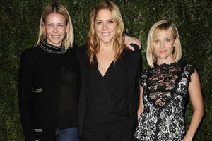 Chelsea Handler, Mary Mccormack And Reese Witherspoon Wallpaper