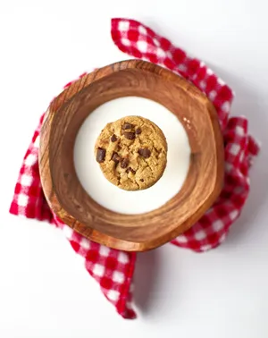 Chocolate Chip Cookieon Milk Glass Wallpaper