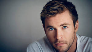 Chris Hemsworth With Blue Eyes Wallpaper