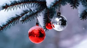 Christmas Aesthetic Computer With Christmass Balls Wallpaper