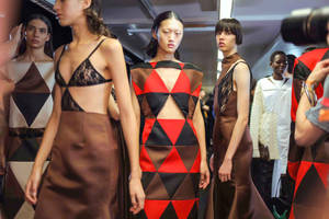 Christopher Kane Models Backstage Wallpaper