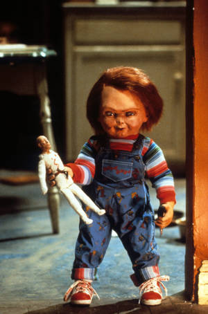 Chucky Holding Male Doll Wallpaper