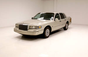 Classic 1996 Town Lincoln Car In All Its Glory Wallpaper