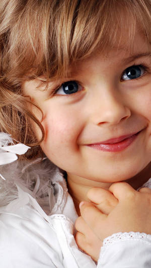 Close Shot Cute Baby Girl Wallpaper