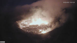 Close-up Kilauea Volcano Opening Wallpaper