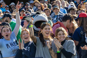 Colorado School Of Mines Cheering Students Wallpaper