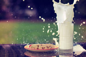 Cookie Plate And Glass Of Milk Wallpaper