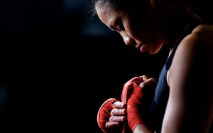 Cool Boxing Girl Praying Wallpaper