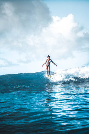 Cool Iphone Female Surfer Wallpaper