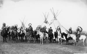 Cool Native American Tribe With Horses Wallpaper
