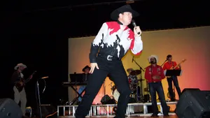 Country Outfit Garth Brooks Wallpaper