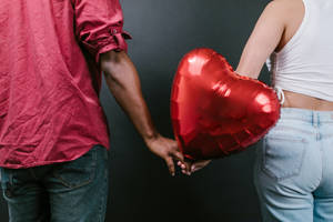 Couple Hands Heart Balloon Wallpaper