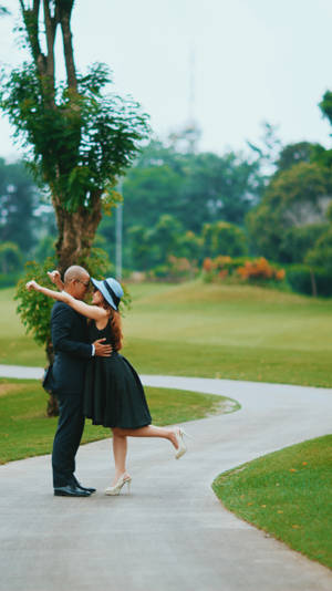 Couple On Golf Course Road Wallpaper