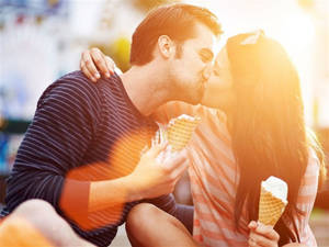 Couple With Ice Cream Romantic Love Wallpaper