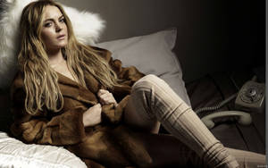Cozy Lindsay Lohan Wallpaper