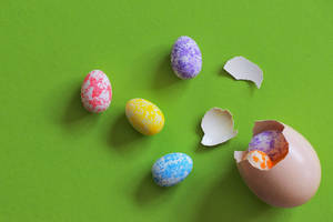 Cracked Easter Eggs Wallpaper