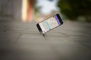 Cracked Screen Iphone 4 Wallpaper