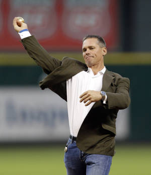 Craig Biggio Gold Baseball Pitch Wallpaper