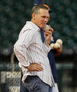 Craig Biggio Watching Baseball Practice Wallpaper