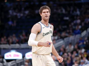 Cream City Brook Lopez Wallpaper
