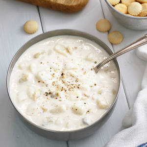 Creamy New England Clam Chowder Soup Wallpaper