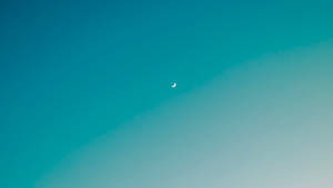 Crescent Moon Ombre Sky Wallpaper