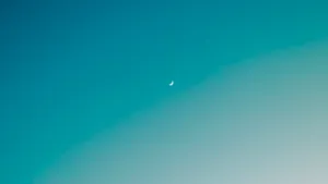 Crescent Moon Ombre Sky Wallpaper