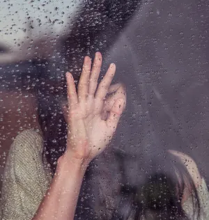 Crying Girl In Pain Wallpaper