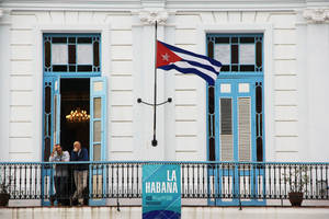 Cuban Flag People At Balcony Wallpaper
